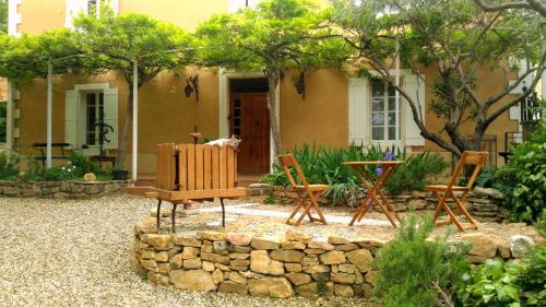 B&B / Chambre d'hôtes Le Fer en Cèze HAMEAU DE DONNAT 65 CHEMIN DES VENDANGES Sabran