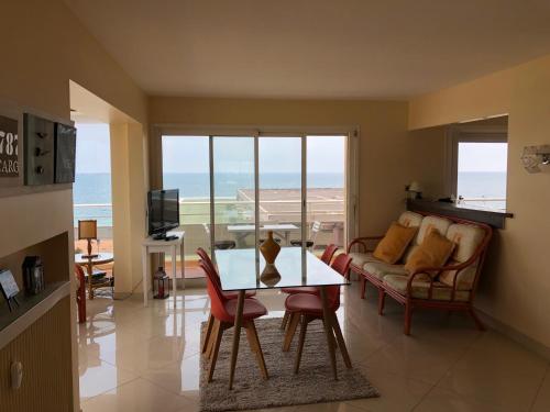 Appartement Le Fourneau beach 681 Boulevard d'Alger Fréjus