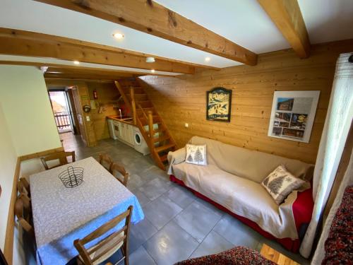 LE GENEPI bel appartement avec terrasse dans vieille ferme de montagne rénovée Les Orres france