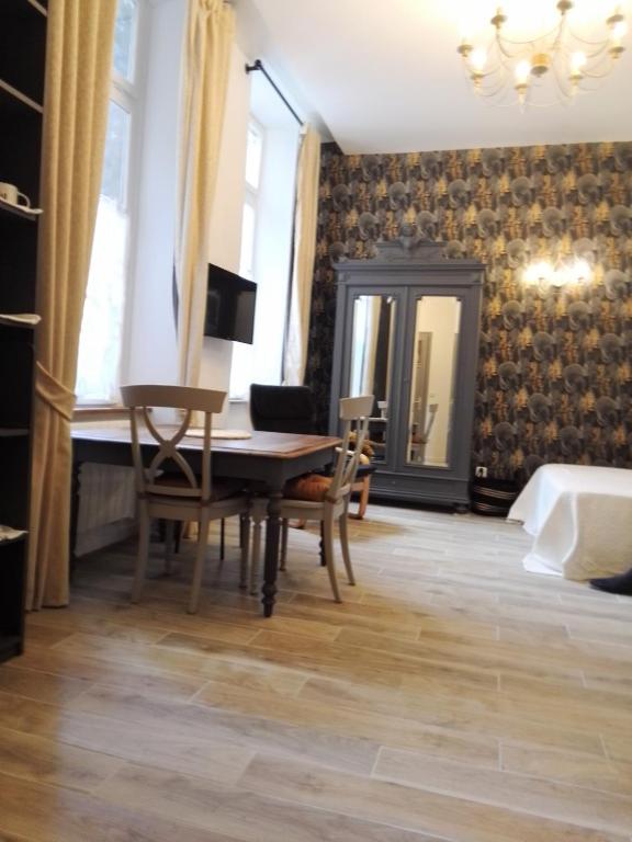 Appartement LE GEORGE SAND Elégant studio coeur historique 4 Place George Sand, 18000 Bourges