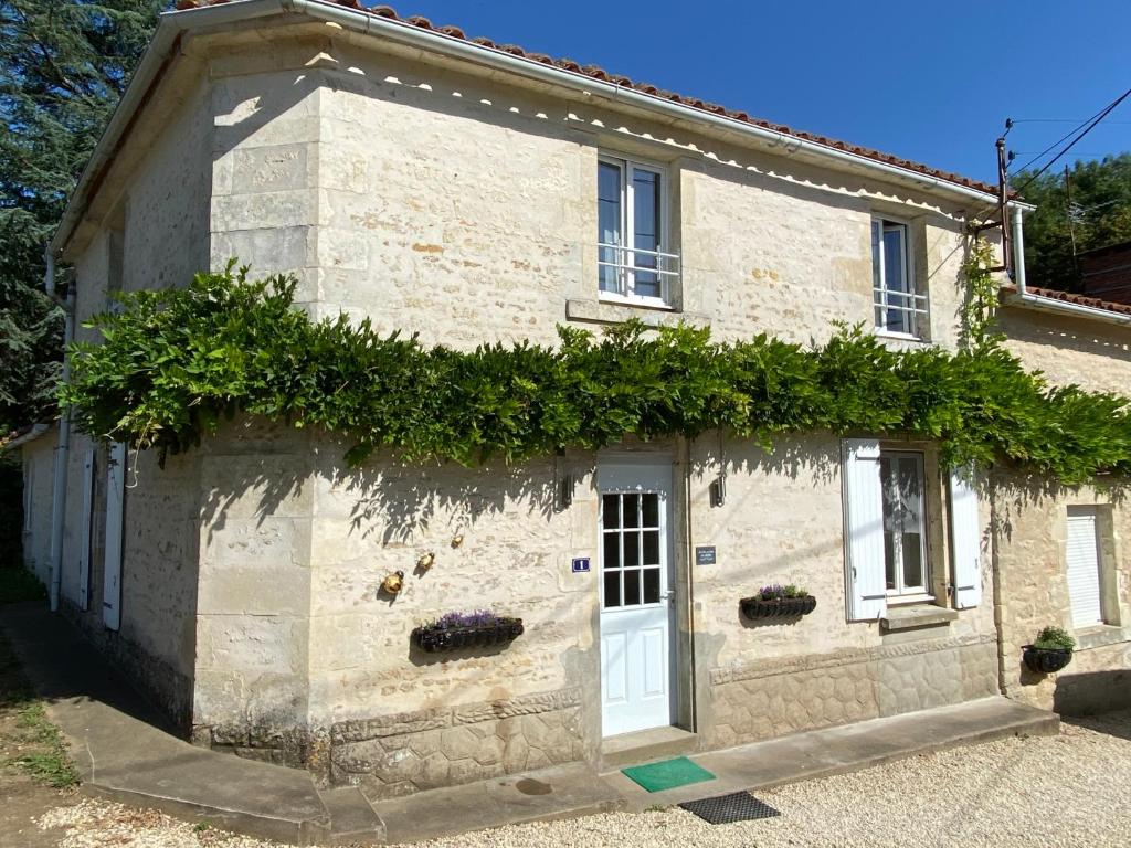 Maison de vacances Le Gîte au Coin des Abeilles Le Gîte au Coin des Abeilles 1 La Rivière Morin, 85410 La Caillère