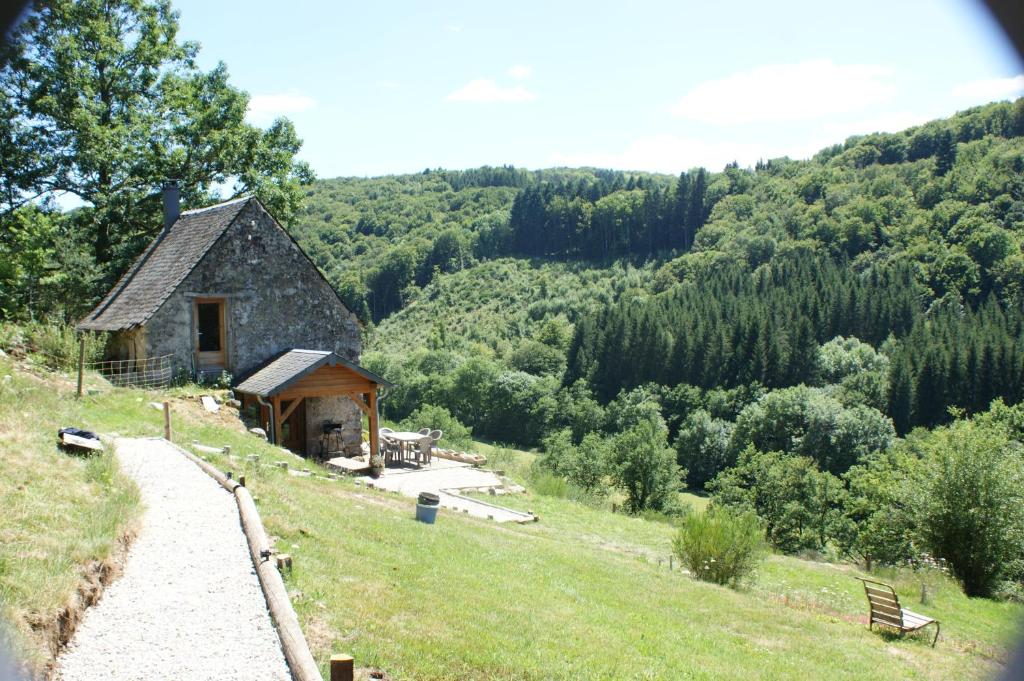 Maisons de vacances Le gîte de Chomet Chomet, 63680 La Tour-dʼAuvergne