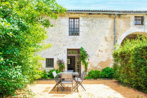 Le Gîte de l'Abbaye du Pin Béruges france