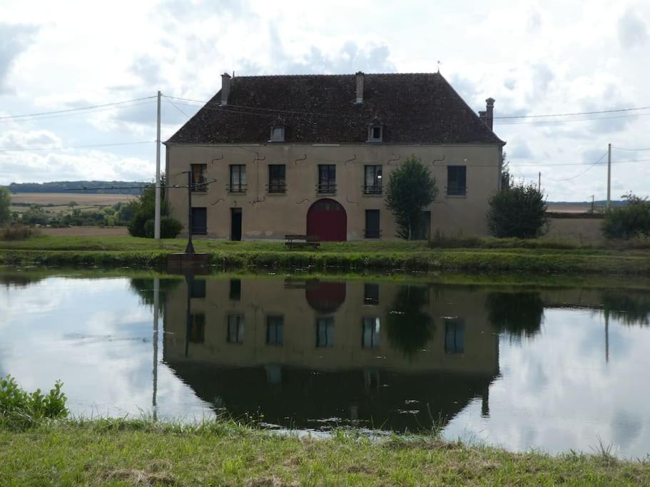 Maison de vacances Le gîte de l'écluse 5 Chemin du Moulin Saint-Benoît, 10130 Marolles-sous-Lignières