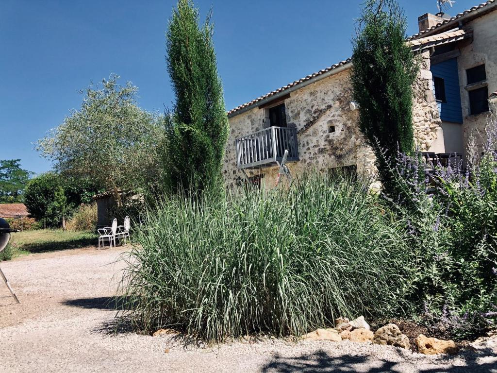 Maison de vacances Le Gîte de La Maison des Chats 1 Place de l’Eglise, 82150 Saint-Amans-du-Pech