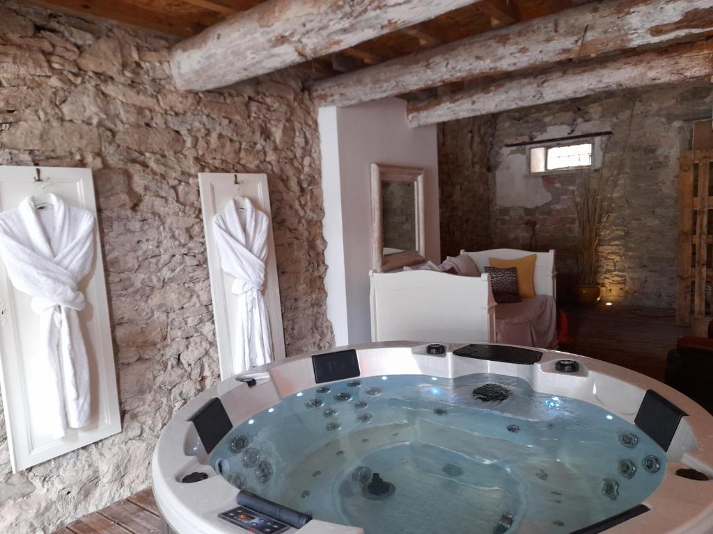 Maison de vacances Le gîte de Sainte Valière PISCINE et SPA 10 Rue de l'Egassieral, 11120 Sainte-Valière