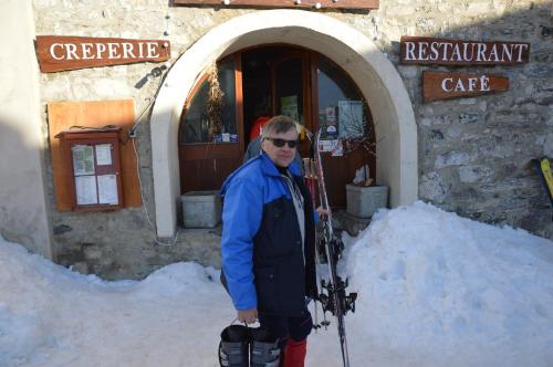 Hôtel LE GÎTE LES MELEZES place de l'église Villar-dʼArêne