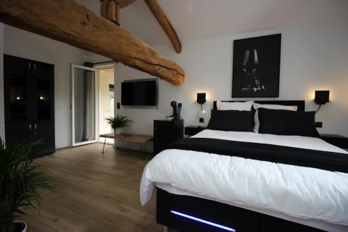 B&B / Chambre d'hôtes Le grain de Louise 135 route de ROCHENOIRE 69220 CORCELLES EN BEAUJOLAIS Lancié