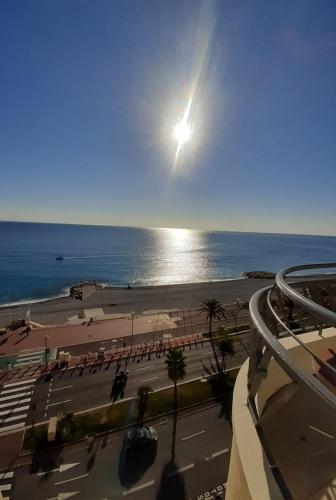 Appartement Le Grand Bleu 198 Promenade des Anglais Nice