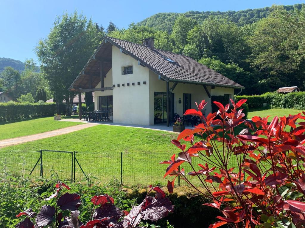 Maison de vacances Le grand gîte de la Doye Franche Comte bord rivière Lizon Rue du Four, 25330 Nans-sous-Sainte-Anne