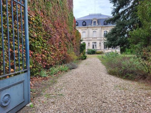 Le Grand Manoir d'Aleksandr Saint-Médard-de-Guizières france