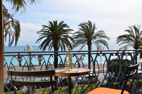 Appartement Le Grand Sud 2 eme ETAGE 73 Promenade des Anglais Nice