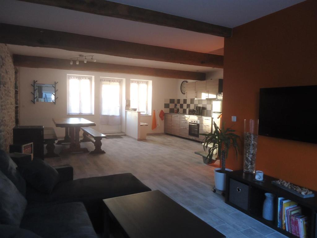 Maison de vacances Le Grison 2 Place Julien Bressand, 71240 Lalheue
