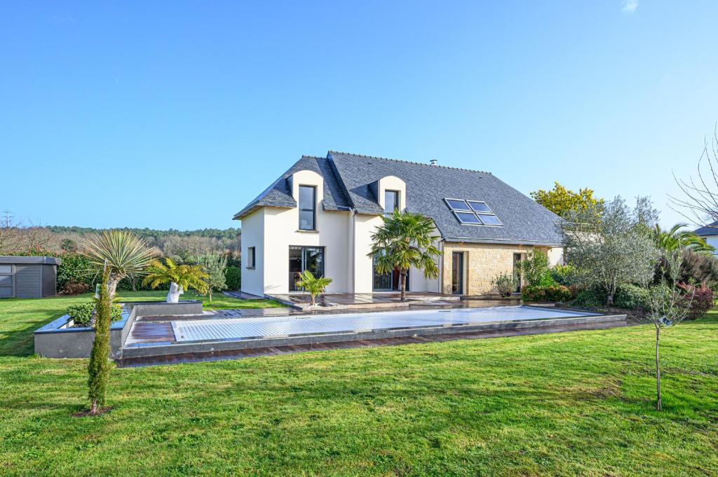 Maison de vacances LE HAMEAU DE BIZOLE - Magnifique Maison contemporaine avec piscine chauffée 8, Rue du Pratel LD Poulrian, 56250 Saint-Nolff