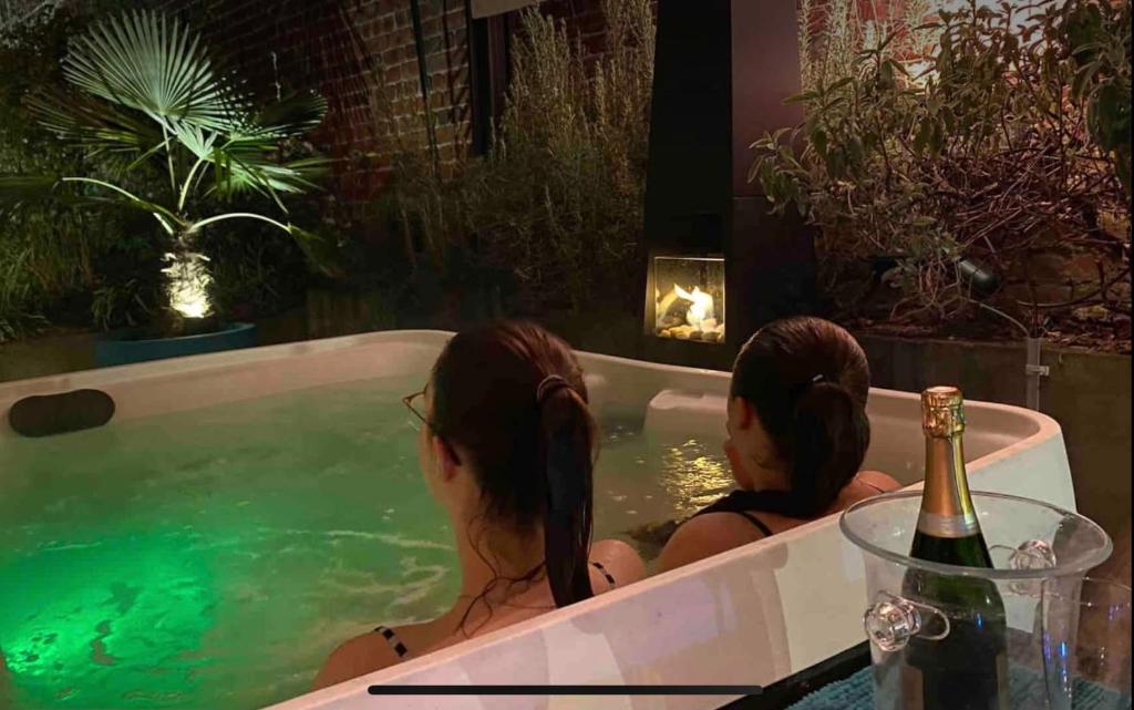 Séjour chez l'habitant Le jacuzzi de Marie 300 Boulevard Gambetta, 59200 Tourcoing