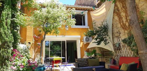 B&B / Chambre d'hôtes Le jardin 11 Rue Du Jeu De ballon  montbazin Montbazin