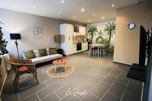 Appart'hôtel LE JUNGLE 5 étoiles / Netflix et services 22 Rue Noël Giry Saint-Jean-Bonnefonds