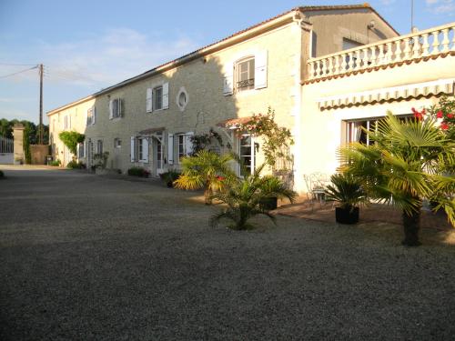 B&B / Chambre d'hôtes Le Logis d'ANTIGNY 5 rue de la serpe Val-du-Mignon