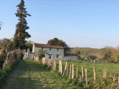 B&B / Chambre d'hôtes le Logis du Plessis 168 Route du Plessis Chaniers