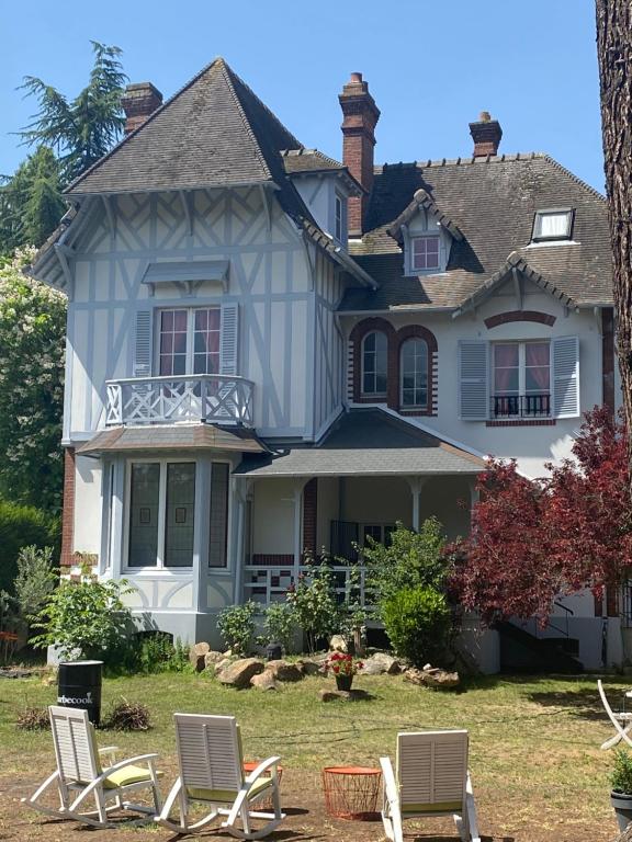 Villa Le Manoir 45 Boulevard de l'Europe, 78540 Vernouillet