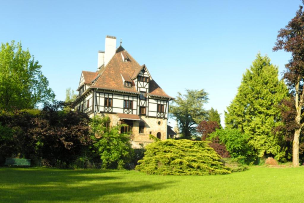 Maison d'hôtes Le Manoir de La Gravière 2 rue du Faubourg Ste Geneviève, 08210 Mouzon