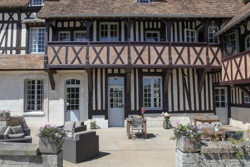 Maison d'hôtes Le manoir des chevaux dorés 35 Avenue de la Libération Le Neubourg