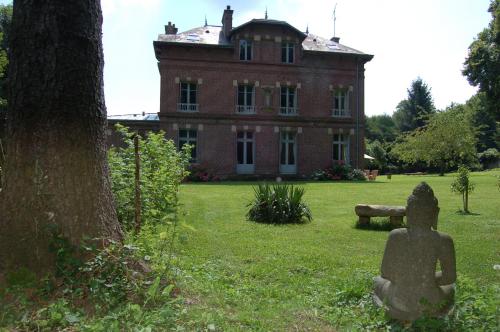 B&B / Chambre d'hôtes Le Manoir du Menillet 4 Route de Frouville Bornel
