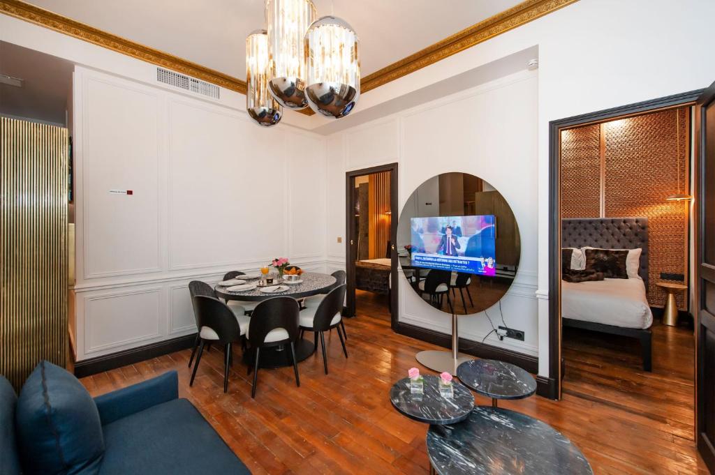 Appartements LE MARAIS PRESTIGE Luxueux - Cosy - Wifi 32 Rue des Archives, 75004 Paris