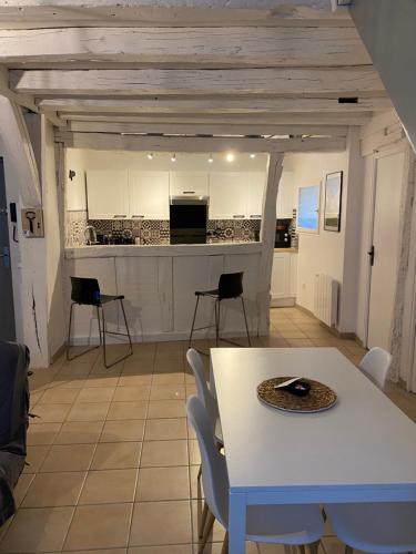 Appartement Le Marais Vous - Duplex en centre-ville. 1er étage 29 Rue des Marais Provins