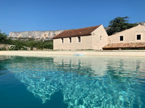 LE MAS AUX CEDRES Lioux france