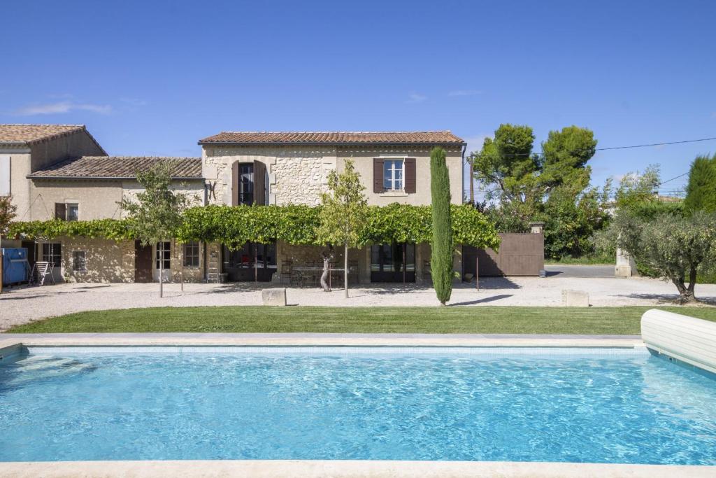 Villa Le Mas de Bernard typical provencal holidayhouse f Chemin du Mas de Jacquet, 110, 13160 Châteaurenard