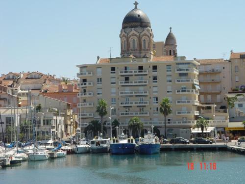 Maisons de vacances Le Mas des Farigoulettes 158 Boulevard des Farigoulettes Saint-Raphaël