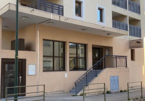 LE MAS DES OLIVIERS appartement 3 min a pied du centre d'Uzès parking piscine Uzès france