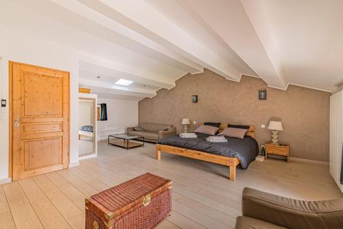 B&B / Chambre d'hôtes LE MAS - Magnifique Mas rénové de 285m2 Avenue des Castanes Pernes-les-Fontaines