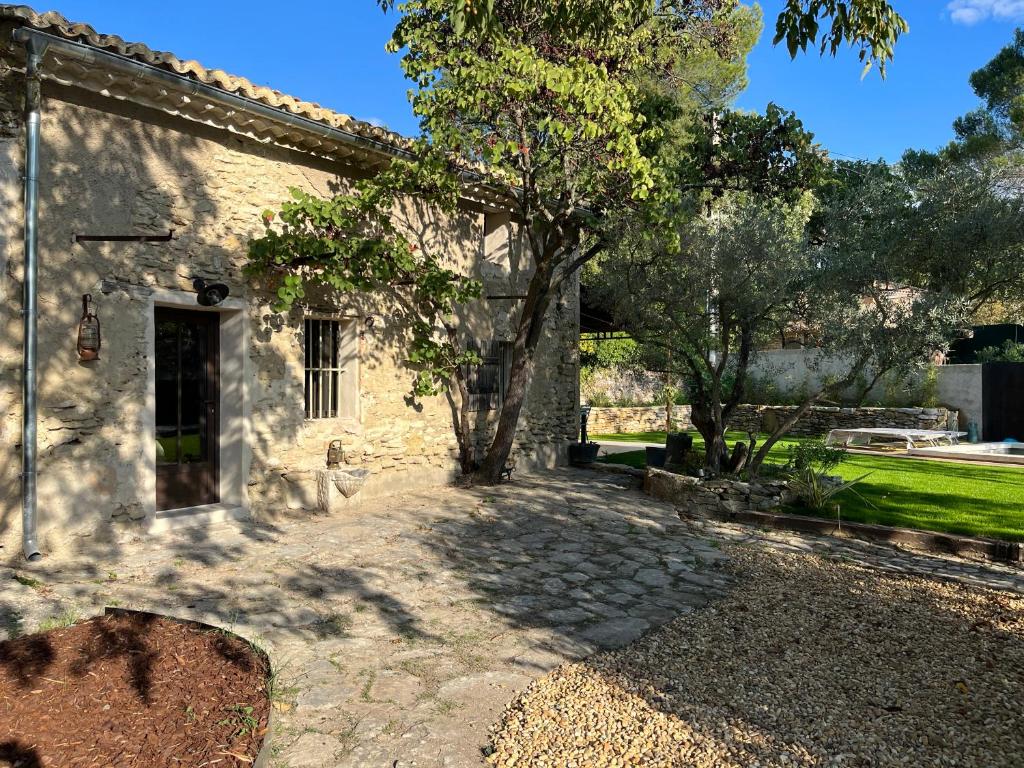 Villa Le Mazet de l'Isle sur la Sorgue 740 Chemin de la Brignane, 84800 Saumane-de-Vaucluse