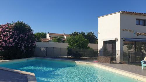 Chalet Le Mazet de Toine villa 8 pers 125m2 piscine en Provence 630 avenue Prosper Merimee Tarascon