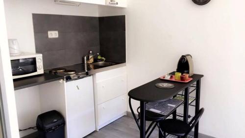 Le mermoz, studio meublé, parking, wifi, proche centre ville Montpellier france