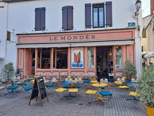 Hôtel Le Mondes 13 Rue Du Centre Le Pouliguen