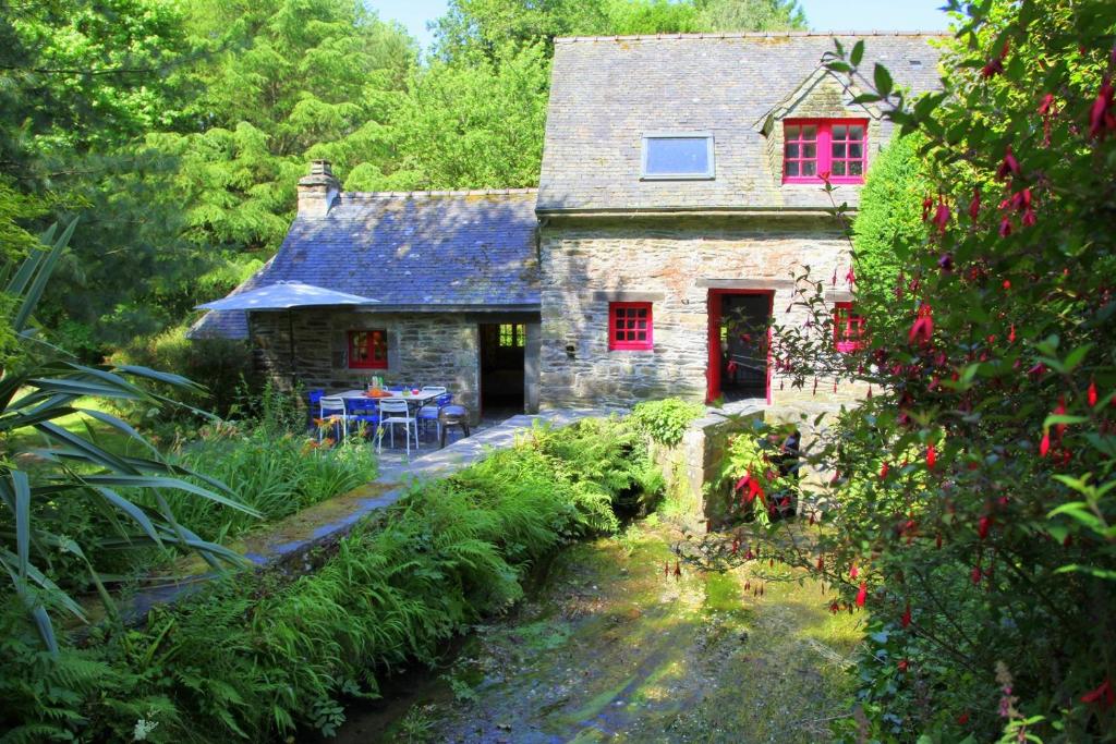 Maison de vacances Le moulin de Beuzidou Moulin de Beuzidou, 29800 Saint-Urbain