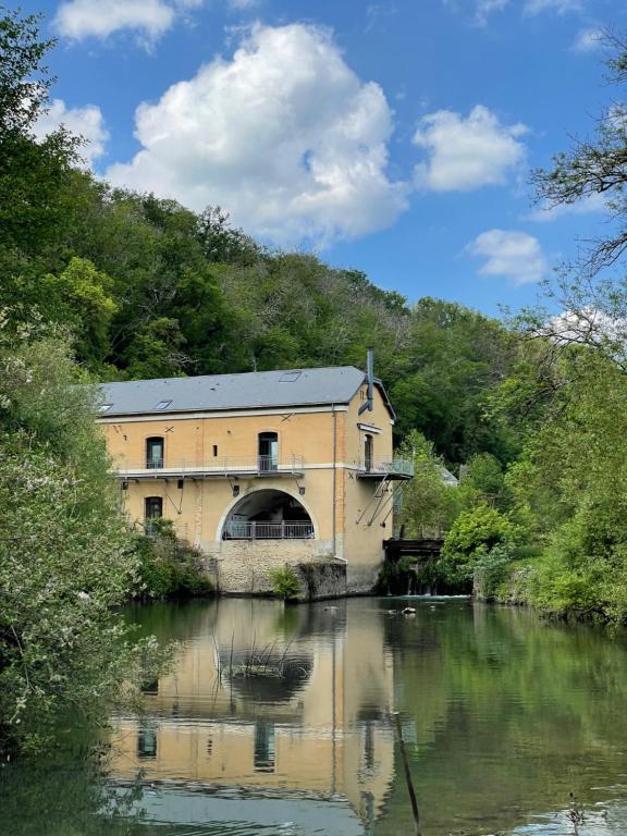 Maison de vacances Le Moulin de cherré gîte bleu 21 RD 188 Le Moulin de Cherré, 72800 Aubigné-Racan