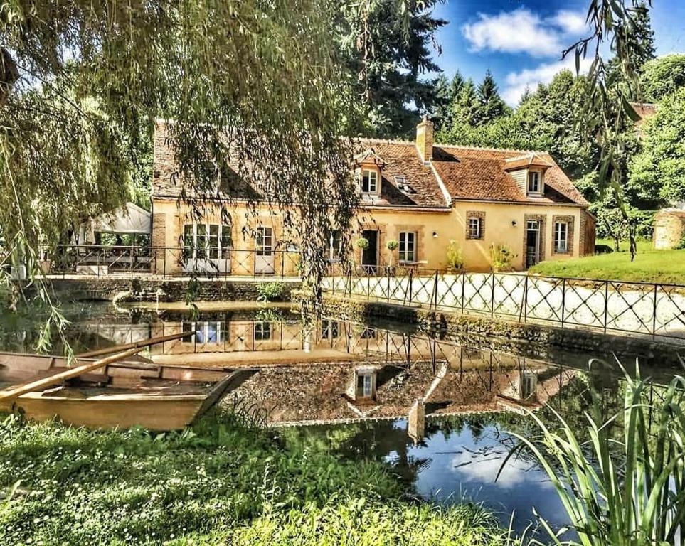 B&B / Chambre d'hôtes Le Moulin de Corneil 3 Place Lucien Gaubert, 89130 Mézilles