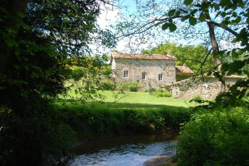 Le Moulin Moreau Saint-Pierre-des-Échaubrognes france