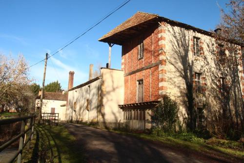 B&B / Chambre d'hôtes Le moulin scalagrand Le moulin de scalagrand Mazières