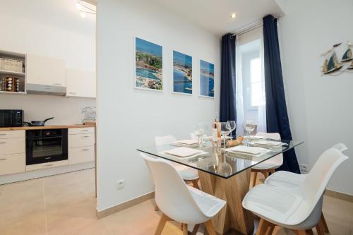 Le Neptune, 2 bedrooms with A/C Nice france