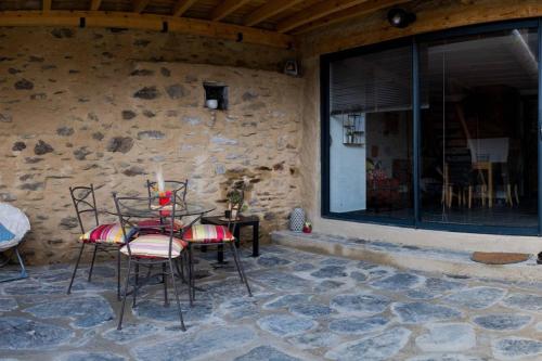 Appartement Le nid d' évol gite avec balnéo,terrasse et vue sur la montagne 13 carrer del esquiu Olette