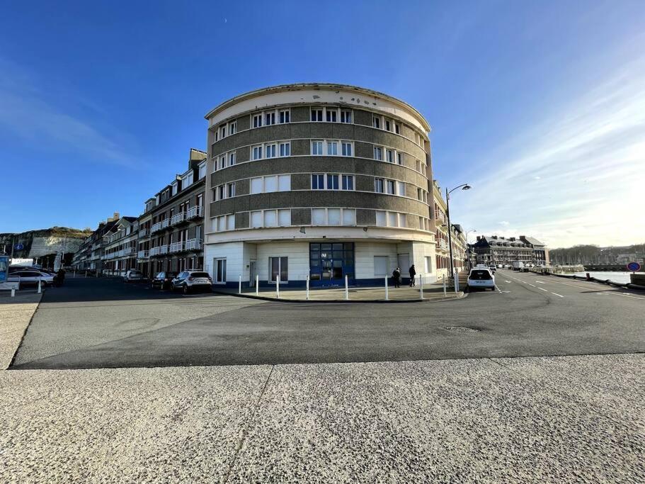 Appartement Le Panoramique. Appartement vue mer. 02 promenade Jacques couture, 76460 Saint-Valery-en-Caux