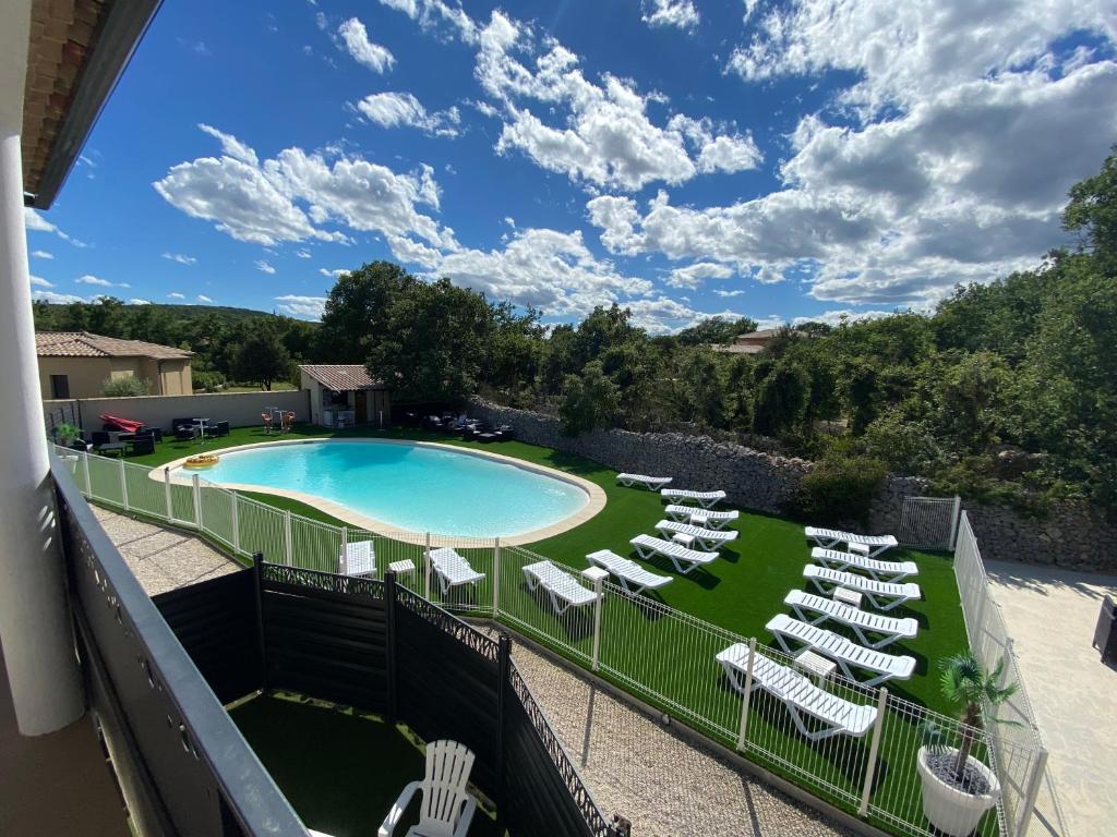 Maisons de vacances LE PARADIS ACQUIS Route du Mas Serret 605, 07150 Labastide-de-Virac