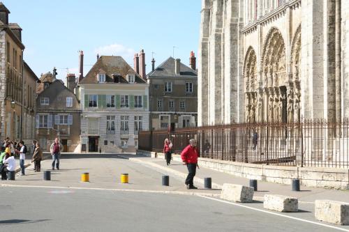 Le Parvis Chartres france