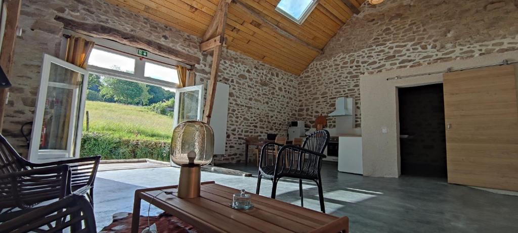 Maisons de vacances Le Pas du Loup Roudersas, 23460 La Masure