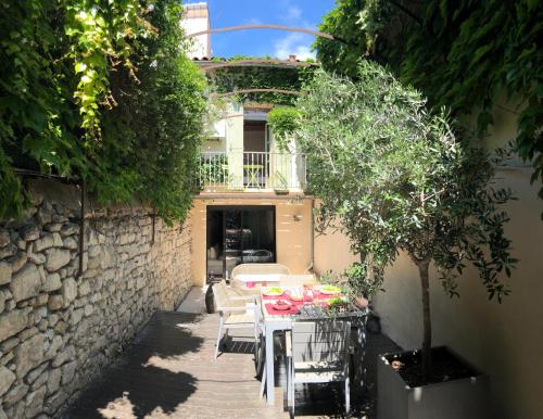 Le Patio Carreterie - Maison chaleureuse avec Jacuzzi Extérieur Privatif - Primée pour sa déco Avignon france